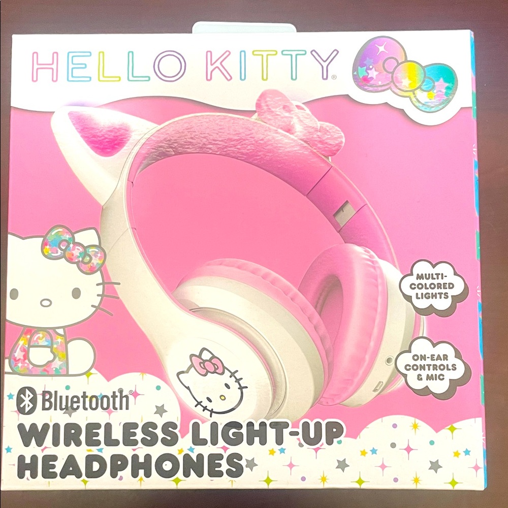 Hello Kitty Wireless Light-Up Headphones